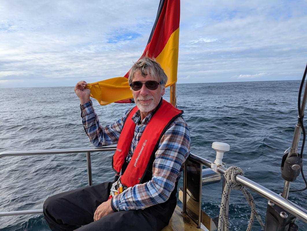 Motorfahrt mit Zusatzsegel