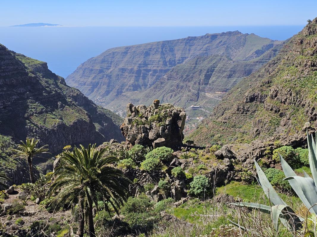 das Valle Gran Rey mit der kleinsten der großen Kanareninseln El Hiero am Horizont
