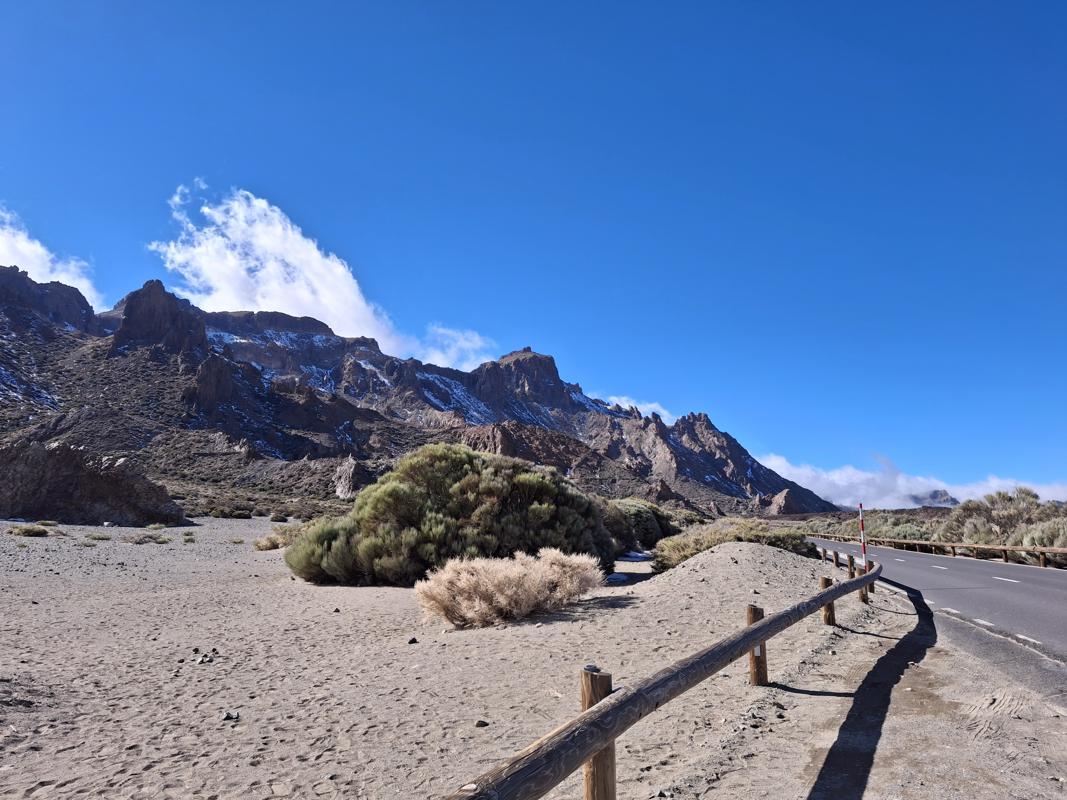 hinauf auf 2200 Meter über dem Meeresspiegel Richtung Teide