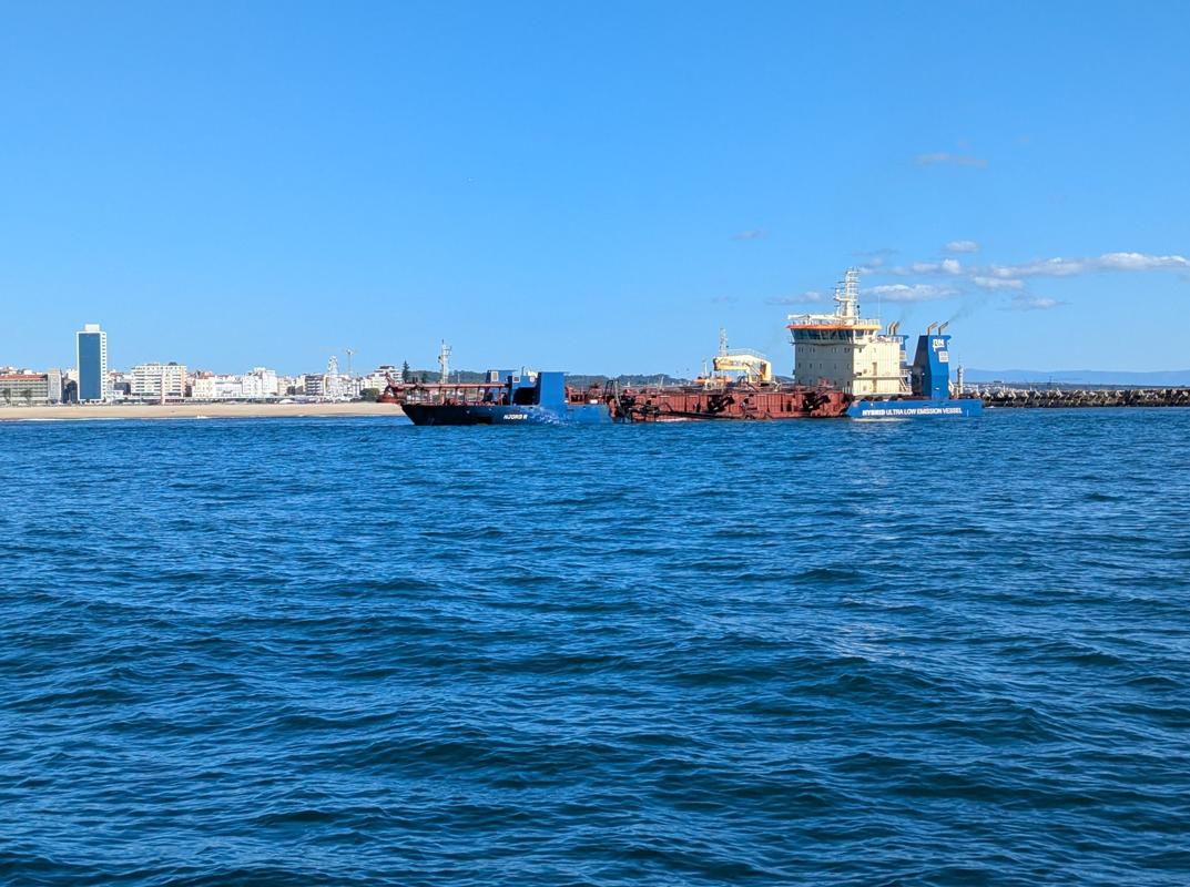 Die Einfahrt in den Hafen ist schwer zu erkennen.