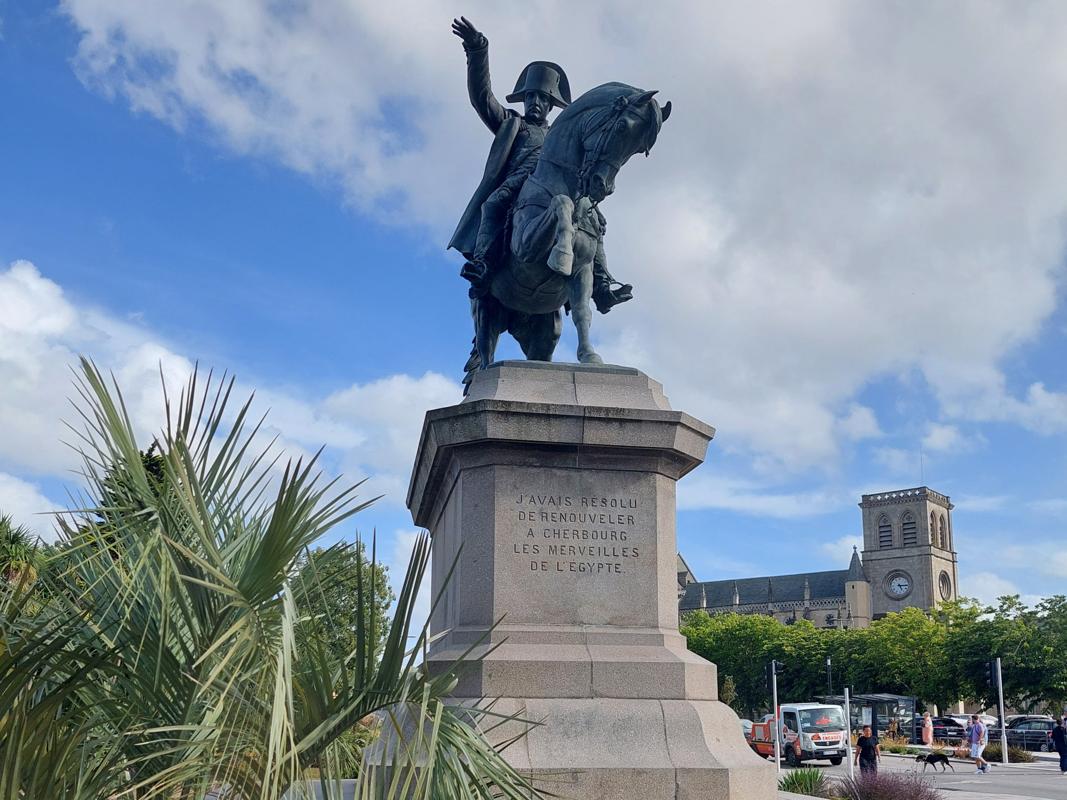 Napoleon möchte nicht nach England, sagt das Monumententeam, nur bis zum Hafen!