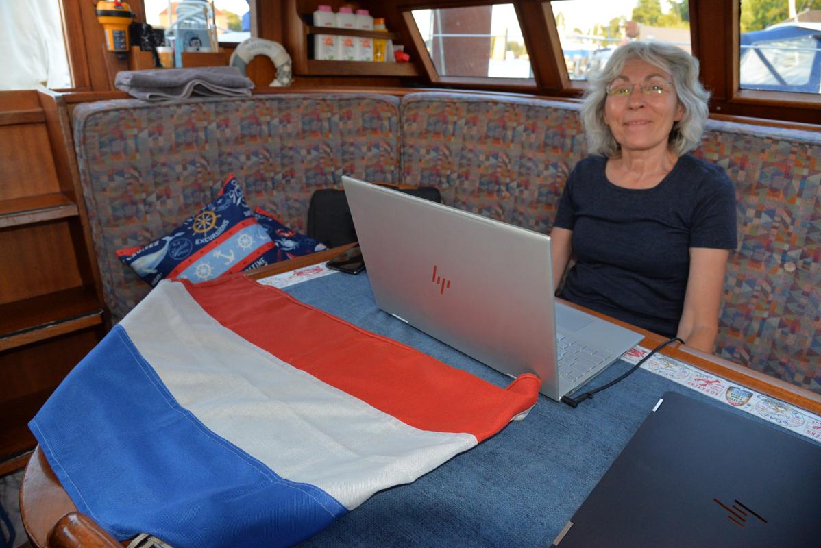 Die erste Gastlandflagge liegt bereit.