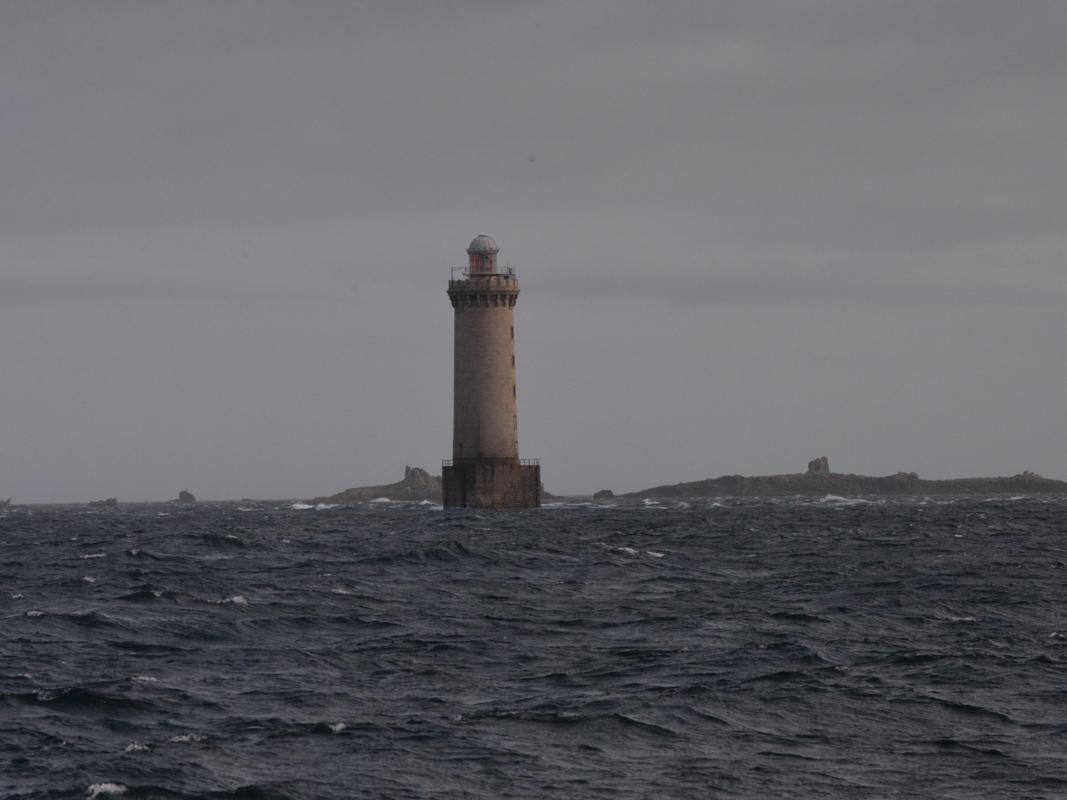 Le Four zeigt den Eingang zur Meeresenge zwischen Festland und der Île d'Ouessant