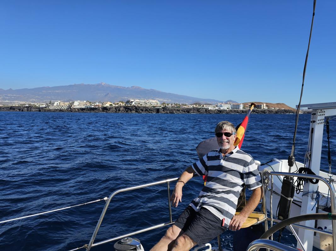 Leinen los! Vorsichtig erst, dann mit Nachdruck sucht sich die John B. ihren Kurs hinaus auf den Atlantik.
