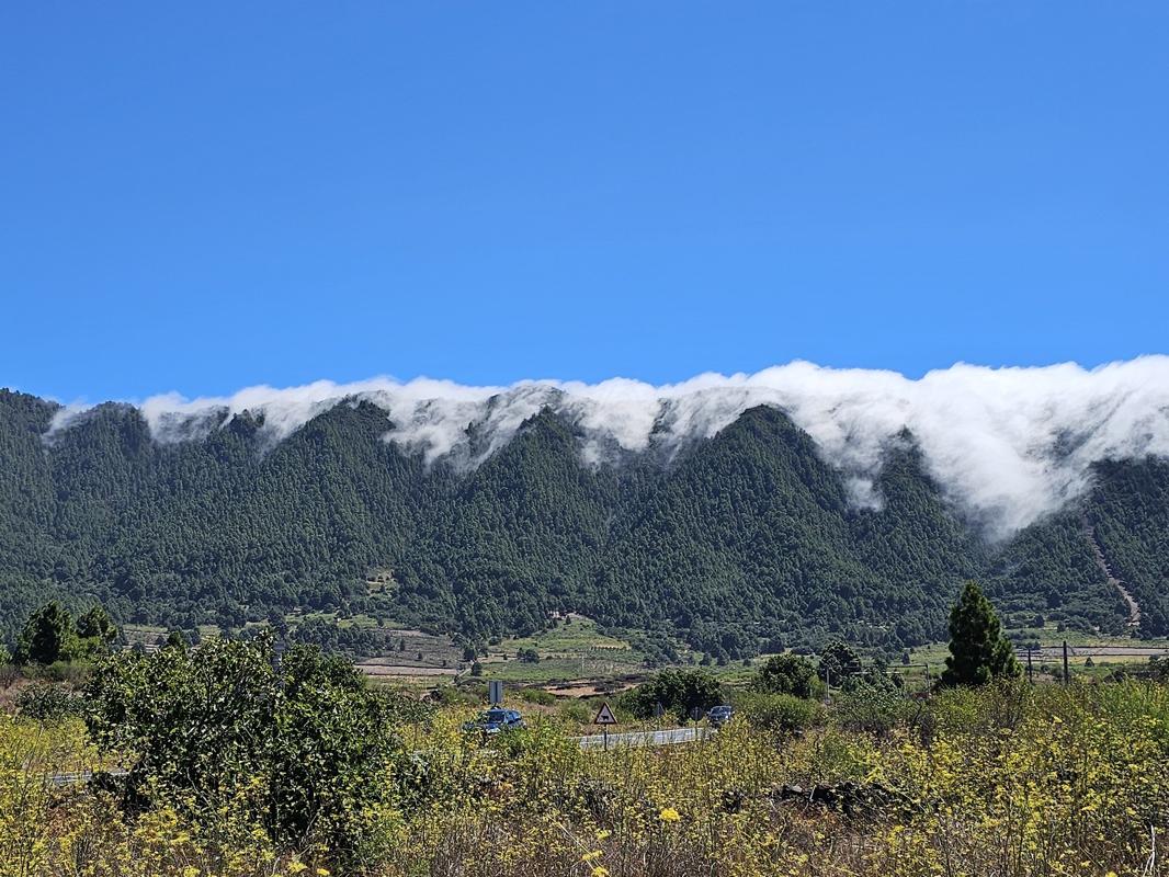 Wolkenwasserfälle auf unserer Fahrt Richtung Osten