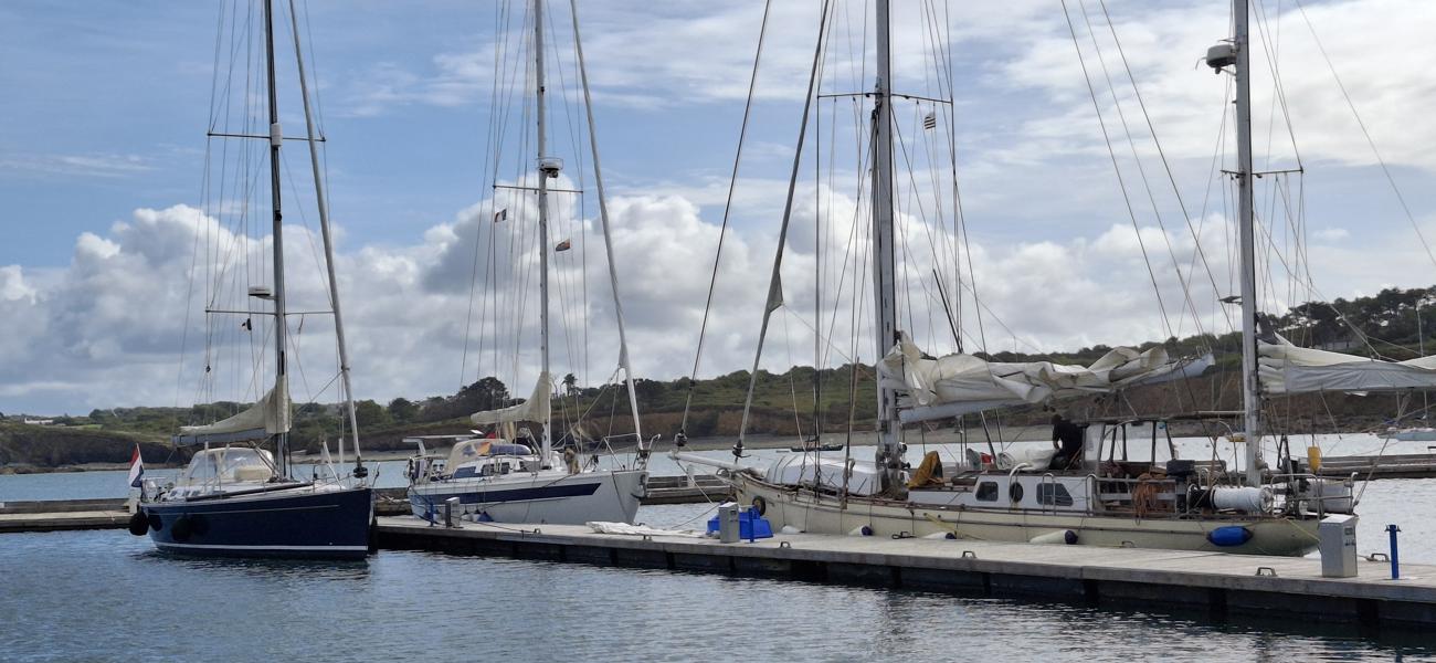 Boote am Steg