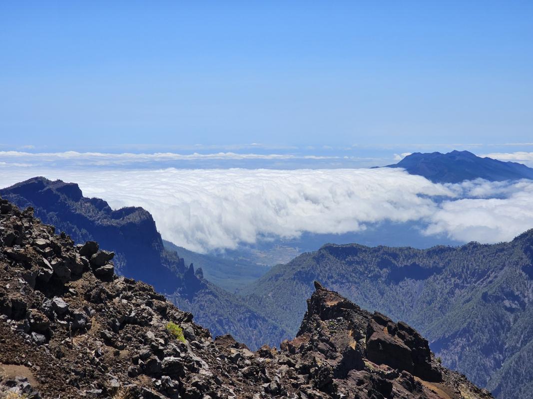 ein gewaltiger Wolkenwasserfall