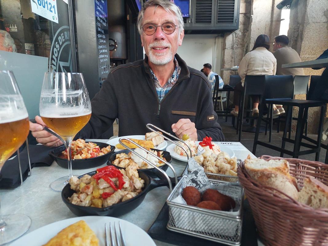 Abends bestellen wir uns Tapas.