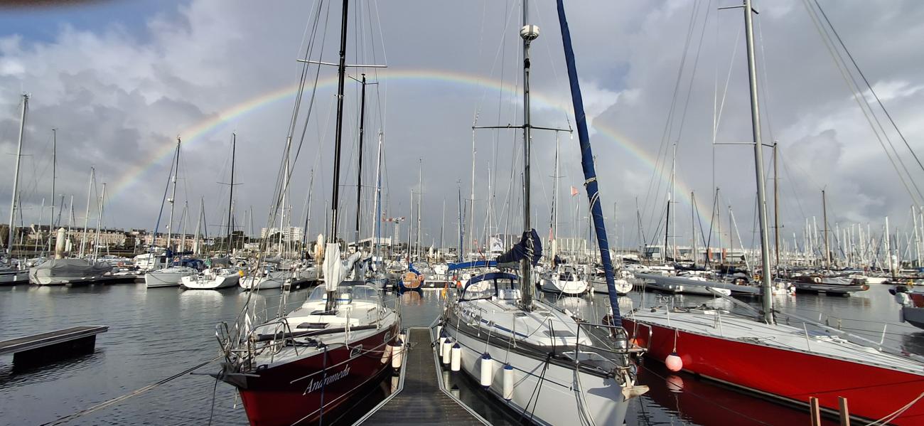 Auf vielen Booten hört man es arbeiten und viele verpassen den Regenbogen.