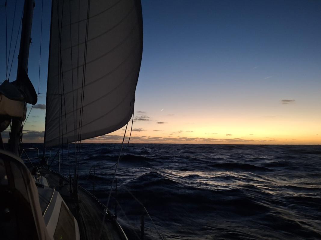 Sonnenuntergang in der Einsamkeit des Ozeans